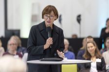 Bundesministerin Bettina Stark-Watzinger auf dem FONA-FORUM 2024